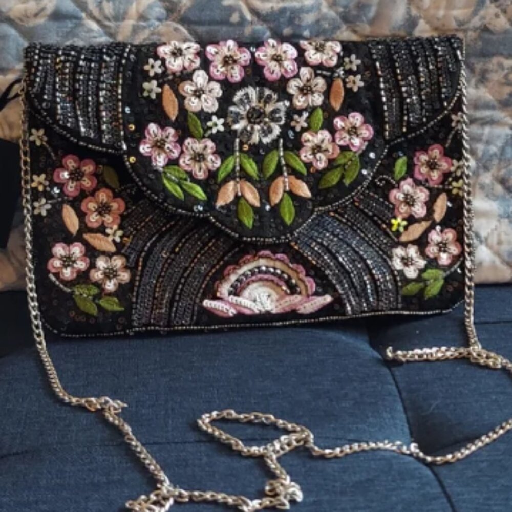 CLEMENTS RIBEIRO BEADED BLACK Flower Sequence Crossbody - Picture 8 of 8